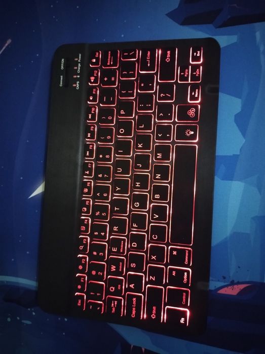 Tastatura neagra iluminata wireless