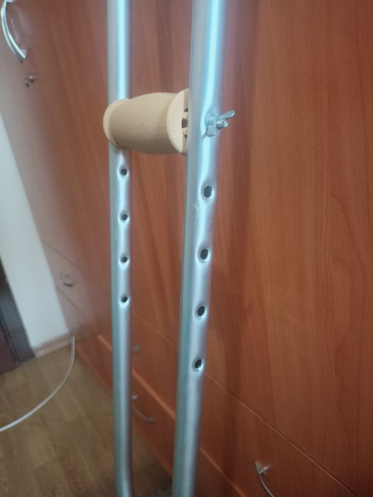 Костыль. Балдақ. Таяқ.