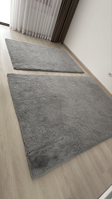 Vand doua covoare pufoase - culoarea gri
