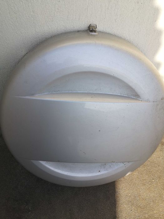 Carcasa roata de rezerva