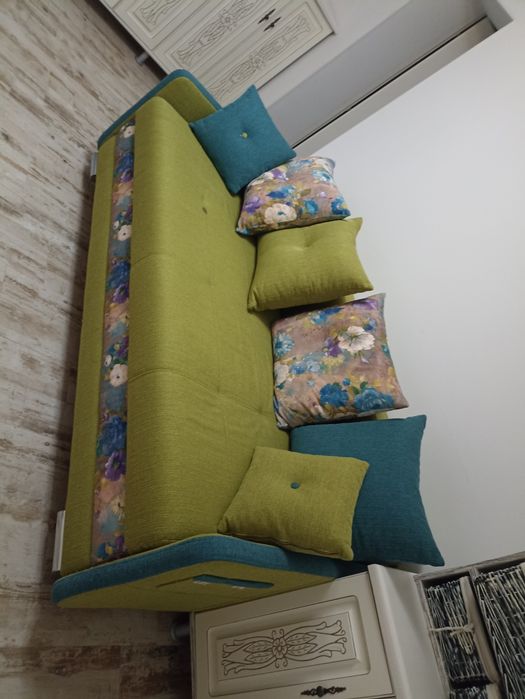 Canapea extensibilă pentru două persoane -2500 ron