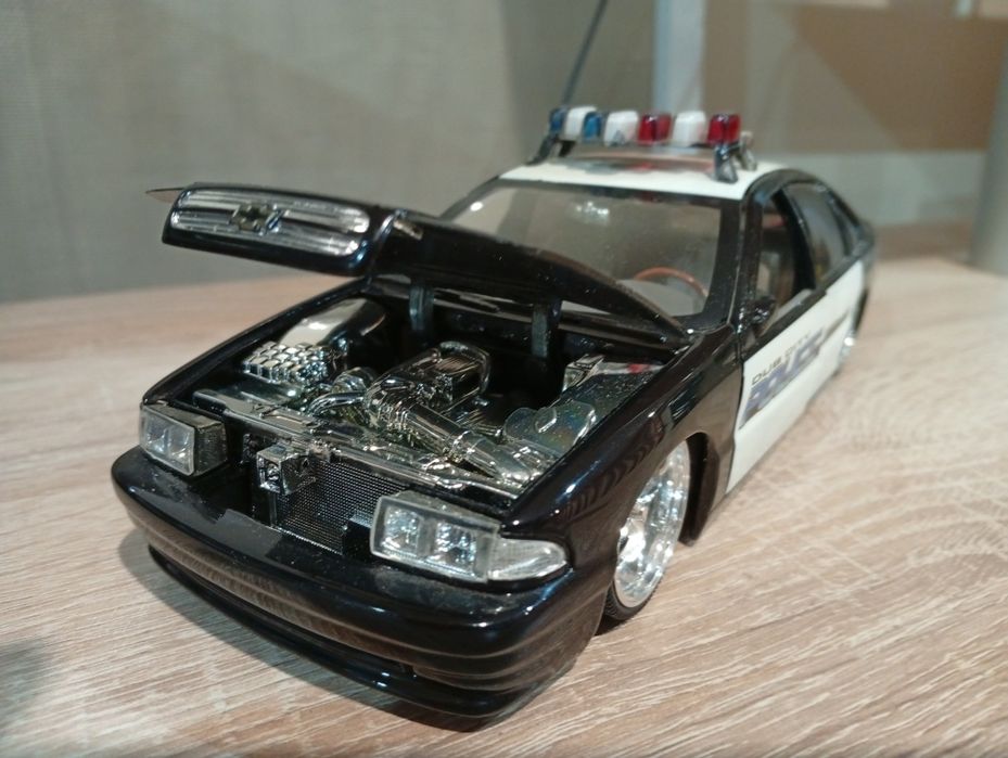 Моделите са в мащаб  1:18 и 1:24