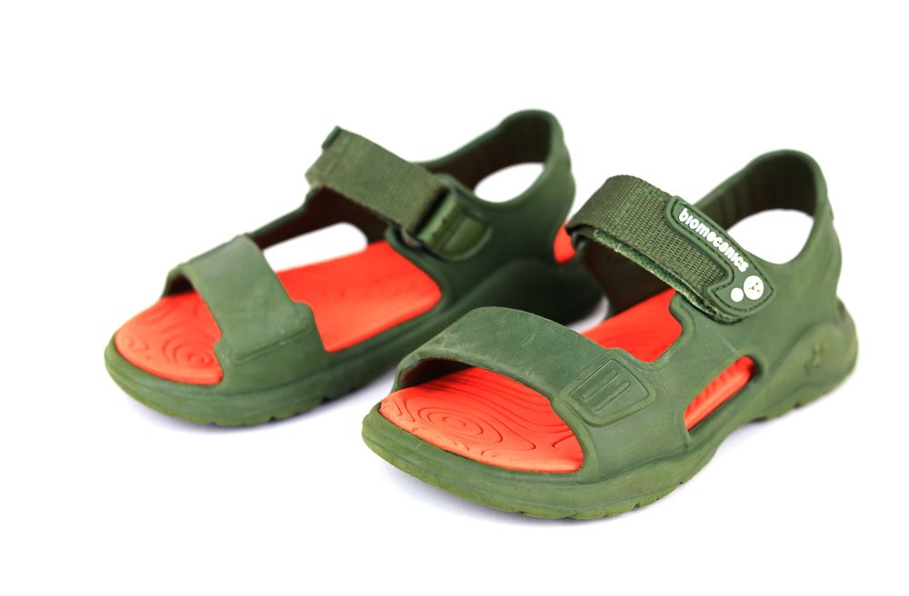 Разкошни и много леки детски гумени сандали на марката Biomecanics.