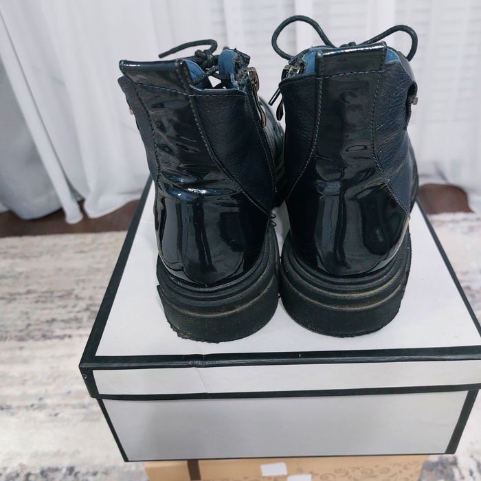 Продам ботинки кожанные осении.