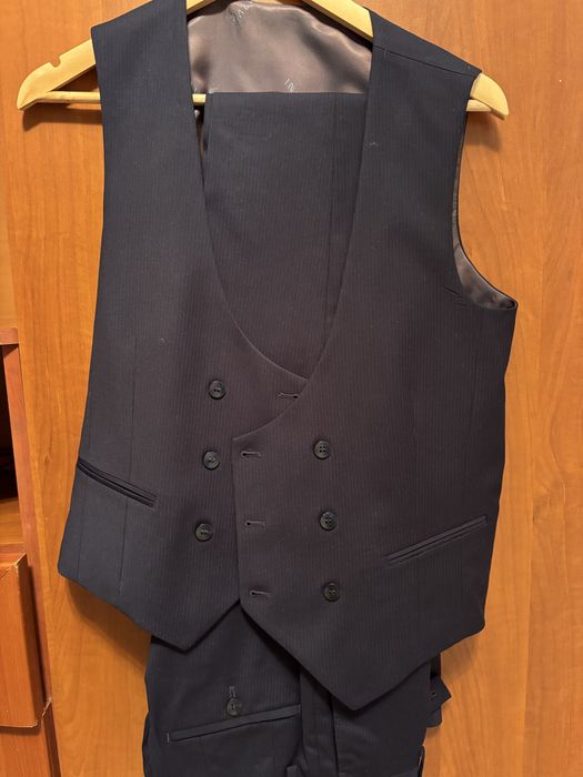 Продаю костюм тройка