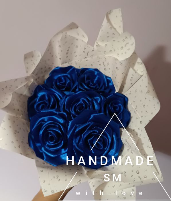 Букети от сатенени рози