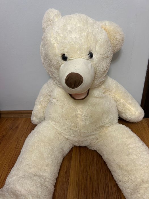 Голям плюшен мечок