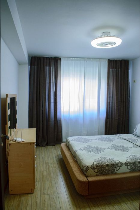 Inchiriez apartament