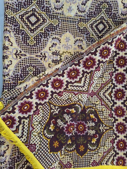 Чисто нови вълнени черги, килим и покривала за легла