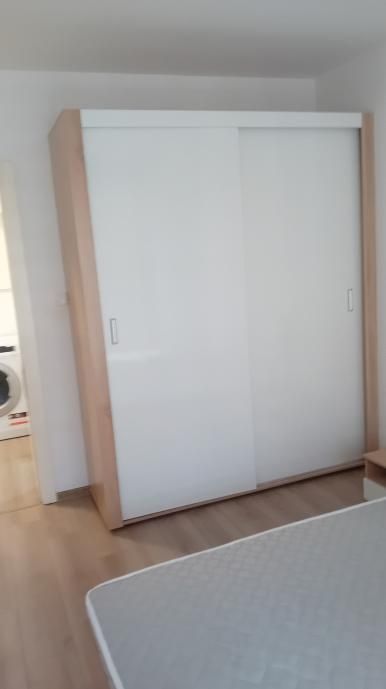 Дава се под наем Двустаен апартамент в Пловдив, Остромила - 65 кв.м за 440 € - Снимка #3