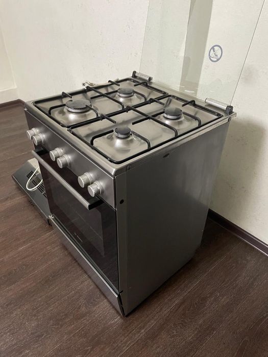 Продам плиту с вытяжкой