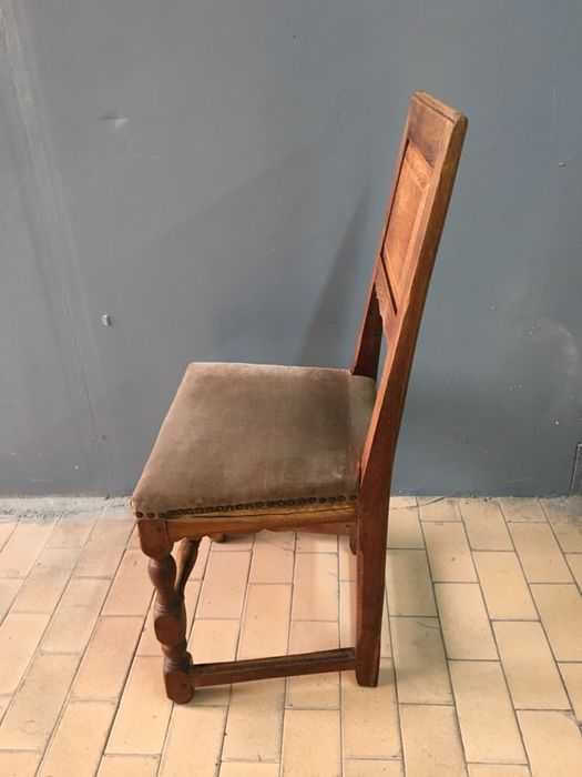 Старинен стол, масив