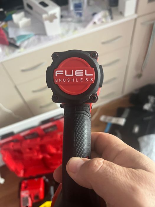 Milwaukee M18 Безчетков  Винтоверт, Дрелка