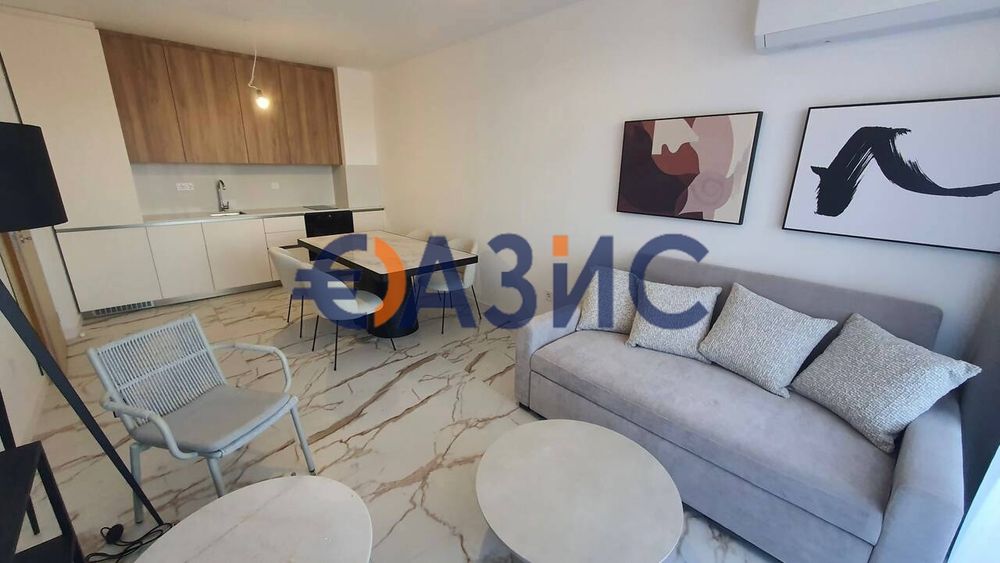 Напълно обзаведен апартамент в комплекс на първа линия до морето „Sole