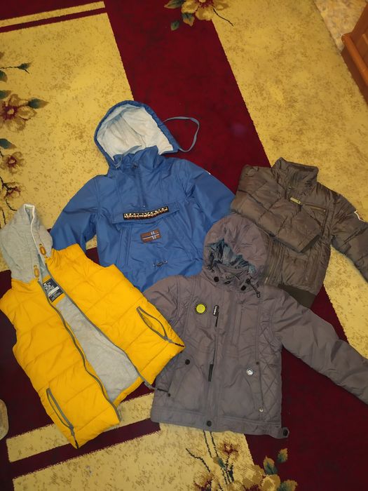 Продам куртки на мальчика