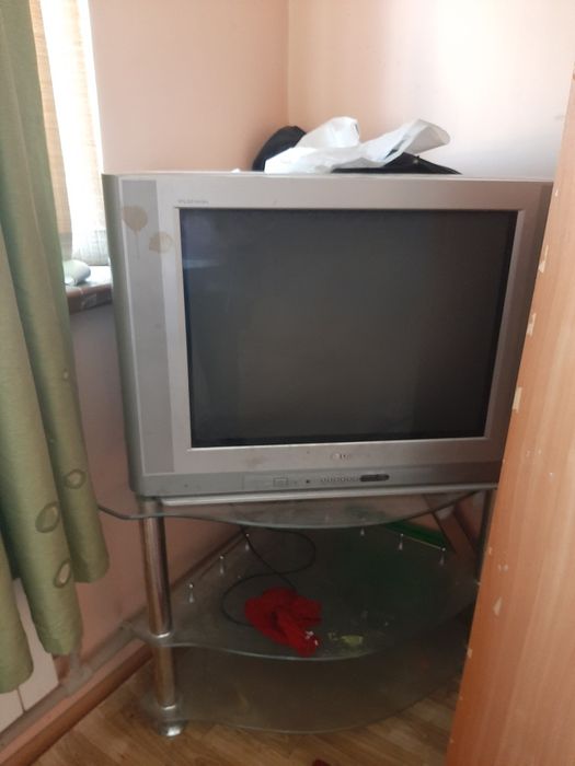 Телевизор подставки вместе продаётся
