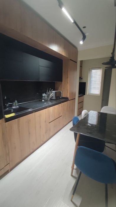 4 компания между Ойбек метро и Космонавтов ЦУМ рядом