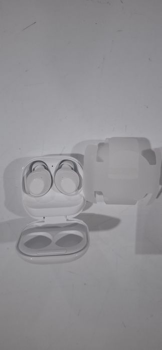 Samsung galaxy buds FE Белый