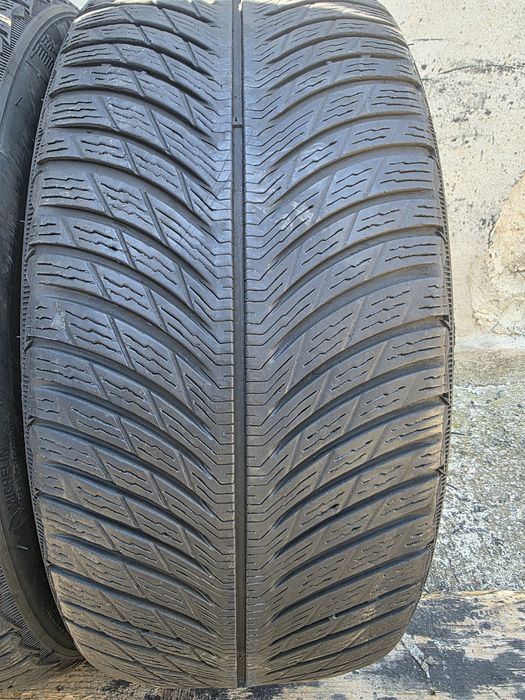Vând două anvelope de iarna michelin pilot alpin 235 40 19 dot 2922