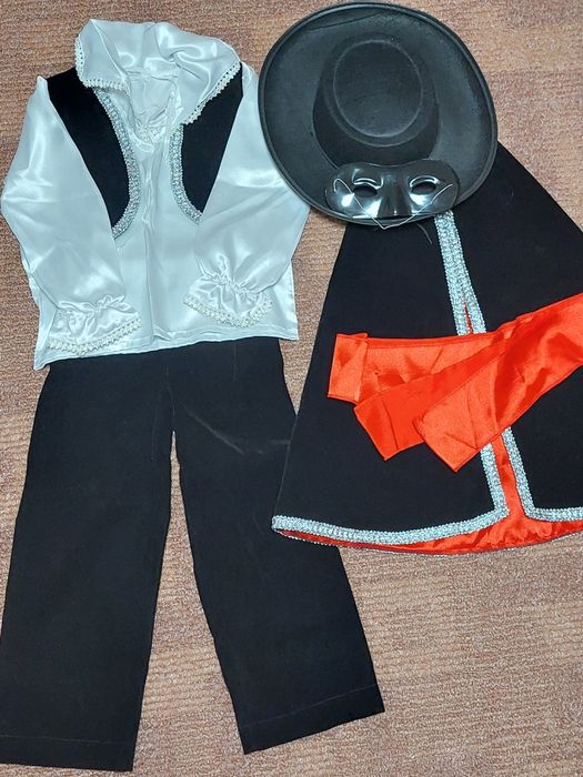 Продам костюм Зорро