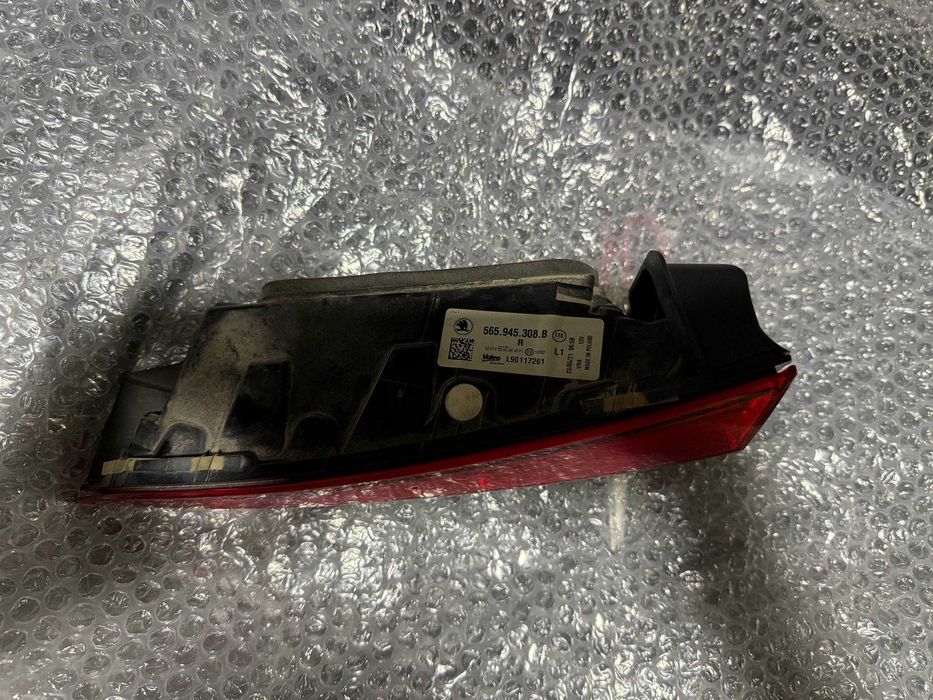 Правый фонарь (стоп-сигнал) крышки багажника Skoda Kodiaq