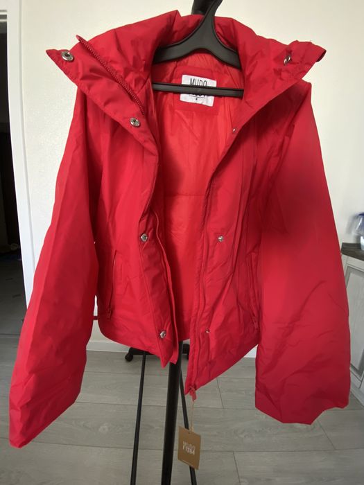 Женская куртка -ветровка