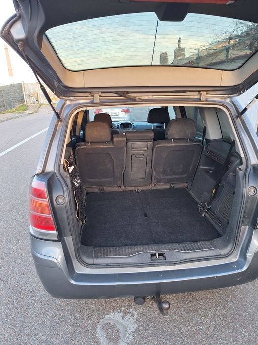 De  vanzare OPEL ZAFIRA B