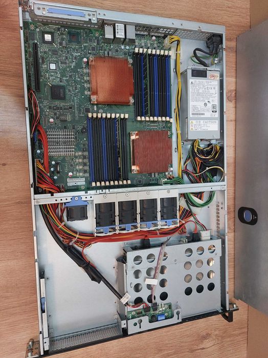 Server 1U Chenbro RM11602, 2x Xeon X5670, 16GB DDR3, 2xCaddy SATA 3.5" LFF