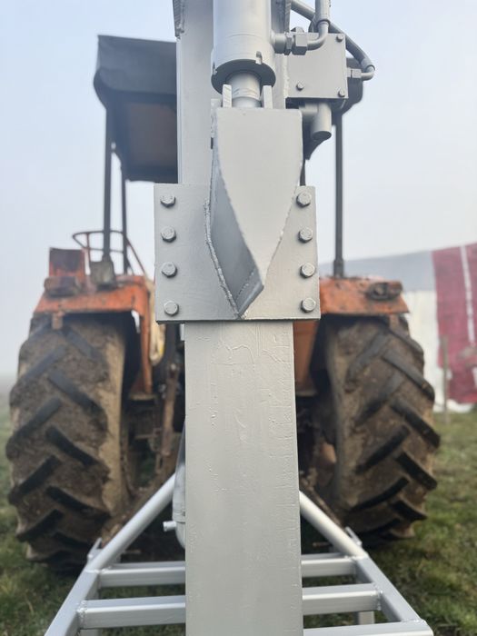 Despicător de lemne hidraulic