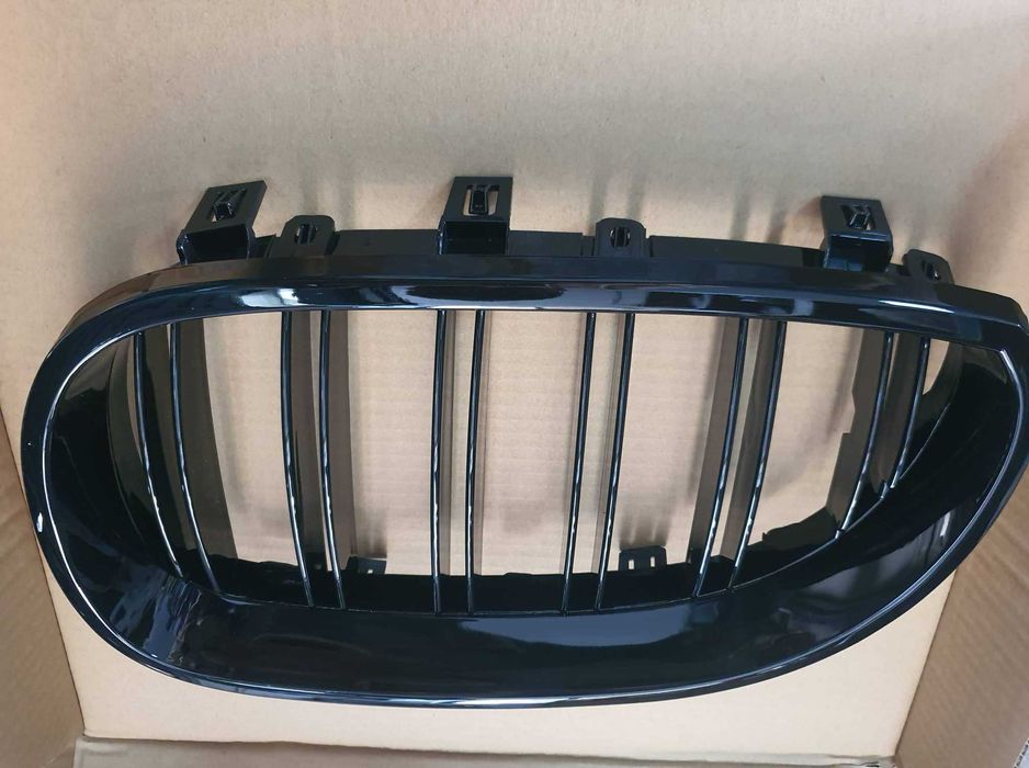 НОВИ бъбреци решетки за BMW E60 (2003-2010) - черни двойни дизайн