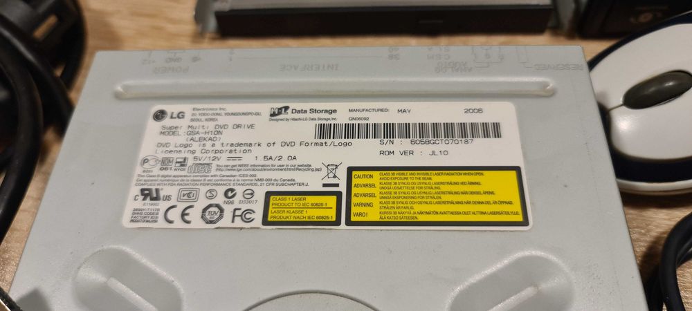 dvd, SD card reader, logitech мишка, displayport