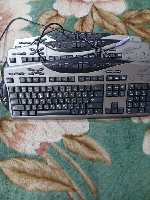 Продам клавиатуру Genius ps/2