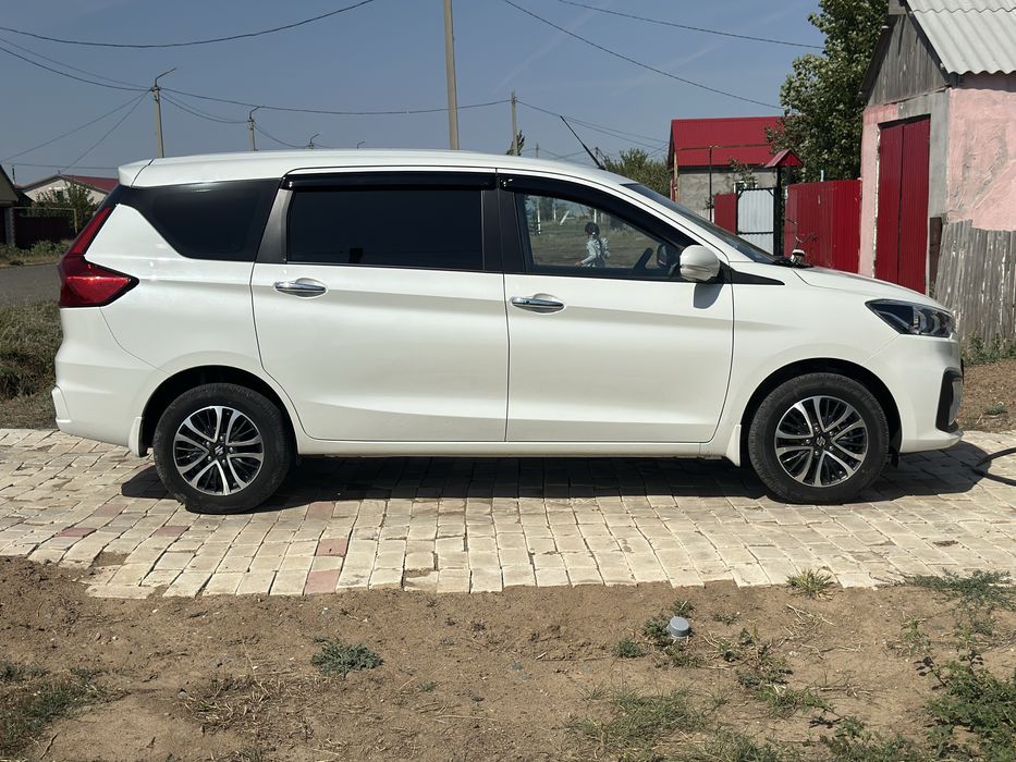 минивэн сузуки эртига