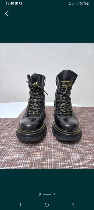 Продам женские ботинки
