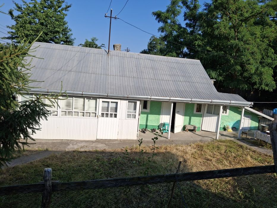 Vând casa loc. Stiubieni