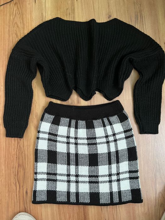 Дамски комплект пола и блуза.