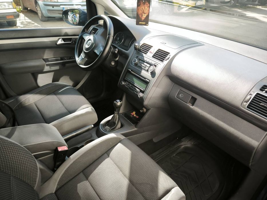 Автомобил VW touran