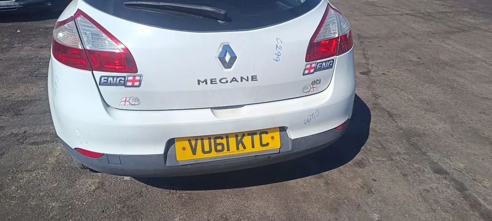 Dezmembrari / Dezmembrez Renault Megane 3 1.9 F9Q cutie viteze ND4(001) cod culoare OV369 - ICE WHITE BC