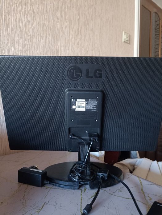 Monitor 22 LG sotiladi Продаётся Монитор 22 LG