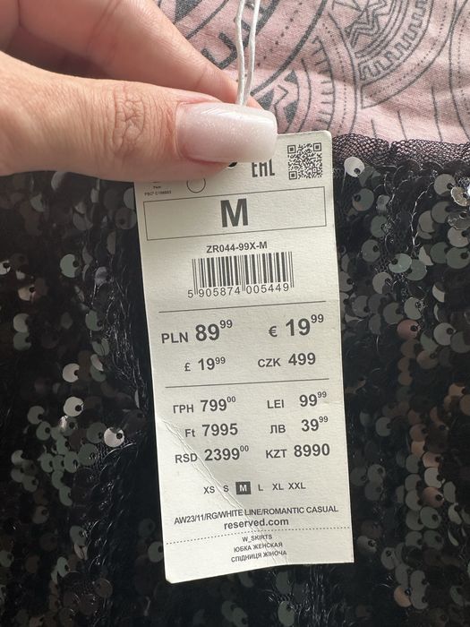 Черна пола с пайети - нова