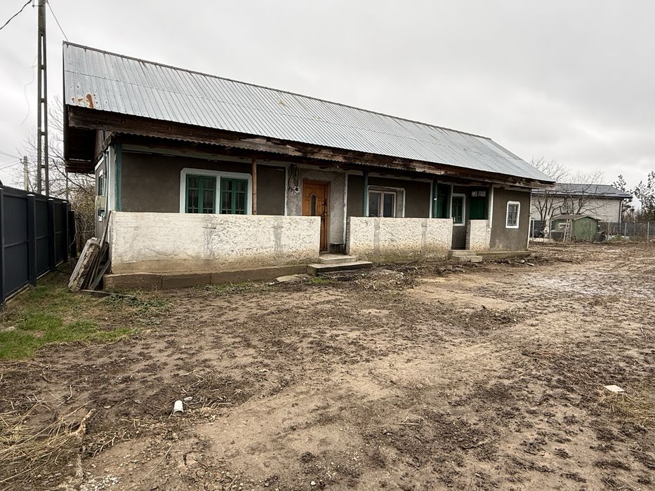 Casă bătrânească cu teren de vânzare – 1.220 mp