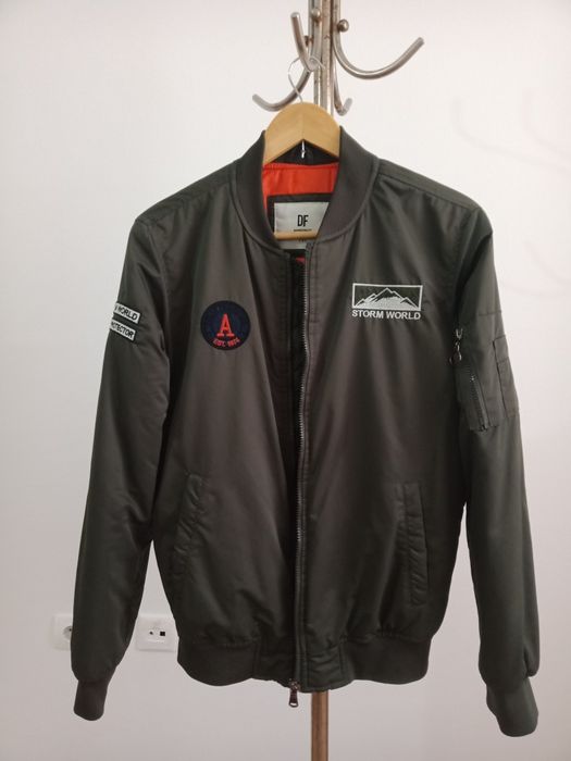 Продаётся мужская куртка новая