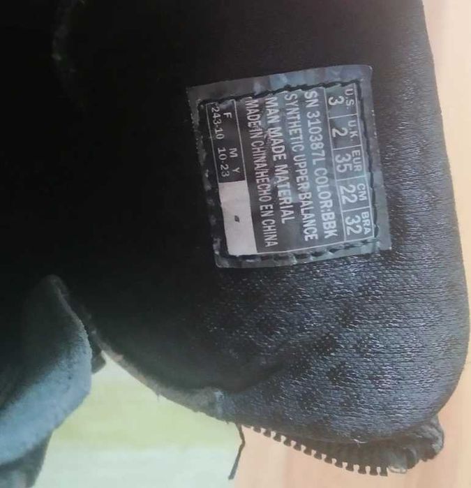 Papuci Skechers nr 35 negri