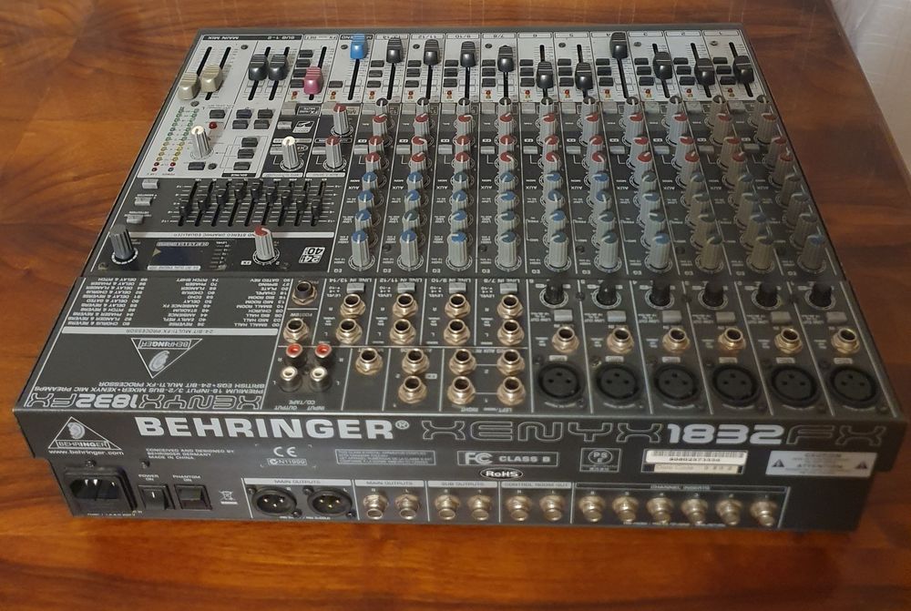 Mixer Behringer 1832 cu 9 canale