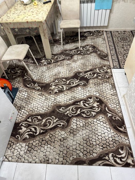 Продам люстры и стулья