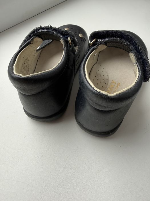 Кожаные туфельки на девочку