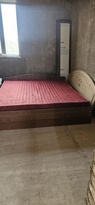 Продаётся кровать с тумбами