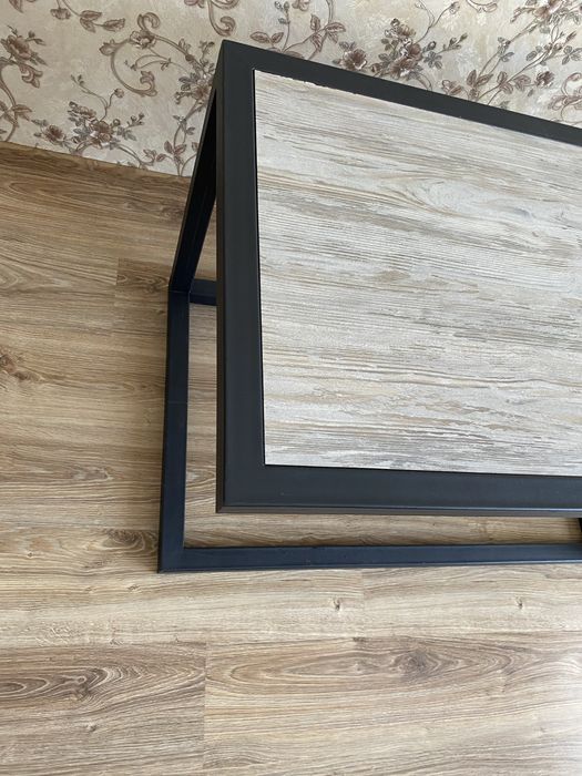 Стол для декора (письменный) хай тек