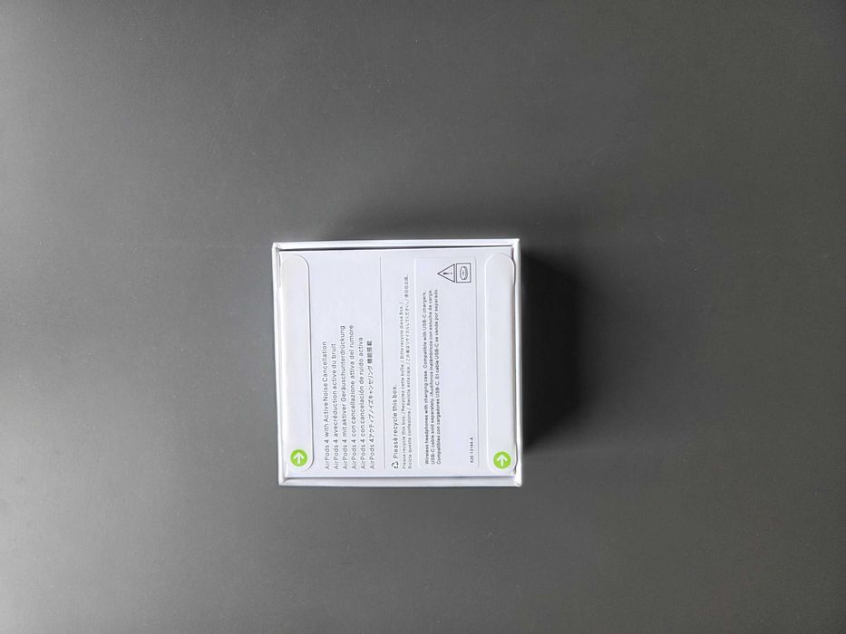 Vând căști Apple airpods 4