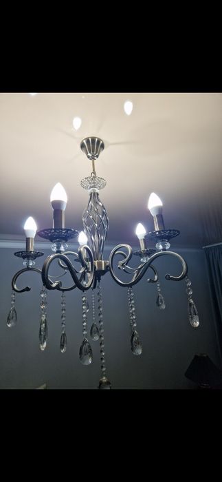 Продам срочно люстру